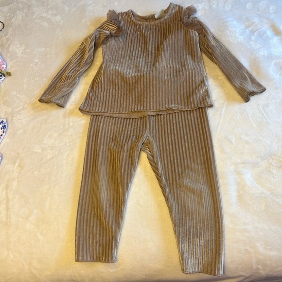 Zara tan color outfit for baby for size 12-18 mo - Picture 1 of 6